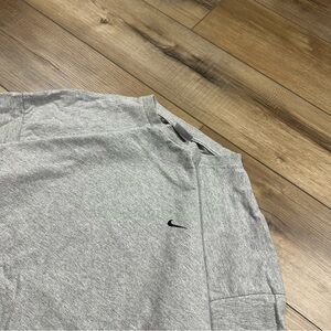 Vintage 2000’s Y2K Nike Swoosh Grey Essential Tee